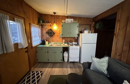 Meredith Cottage | Cozy Cottage -Dock/Lake Access on Lake Winni 1 Bdrm/1Bath in downtown Meredith