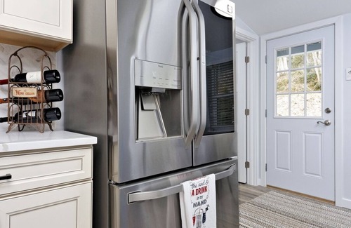 Hoodsport Cottage | Cozy cottage for snuggling up! Within walking distance to Hoodsport!