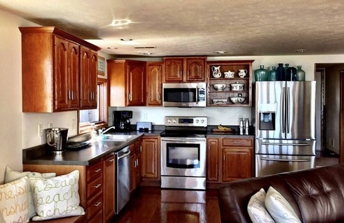 North East Cottage | Cozy Cottage for Two. 50 feet from Lake Erie with private BEACH & SUNSETS.