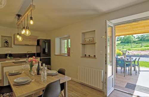 Pouilly-les-Feurs Cottage | Cozy cottage with spa and balcony in nature