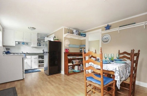 Eastham Cottage | Cozy Cottage in Eastham near National Seashore