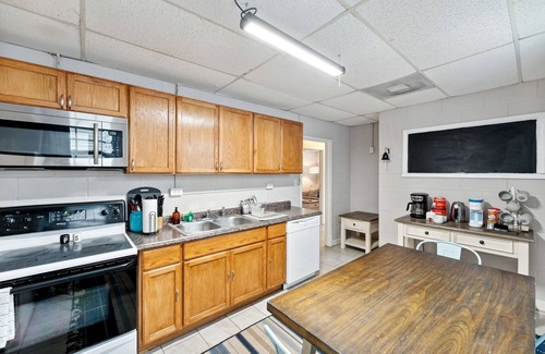 Savannah Victorian District House | Cozy Cottage in Historic Savannah Near Forsyth Park