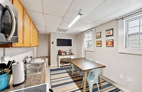Savannah Victorian District House | Cozy Cottage in Historic Savannah Near Forsyth Park