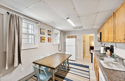 Savannah Victorian District House | Cozy Cottage in Historic Savannah Near Forsyth Park