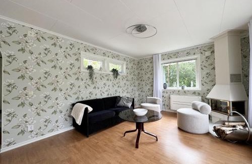 Kode House | Cozy cottage in Kode near rocks, sand and sea