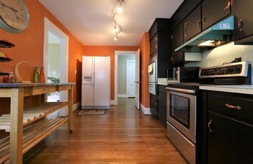 Old Town Cottage | Cozy Cottage in Old Town Pinehurst - Sleeps 8- Wifi