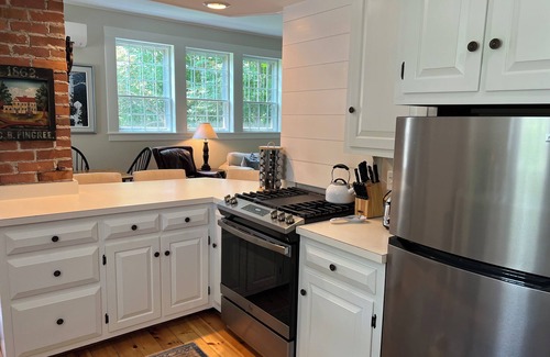 Dorset House | Cozy cottage in the Dorset Hollow. Mountain views, patio & stream. Pet friendly!