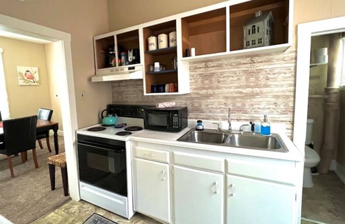 North Park House | Cozy cottage in the heart of the big city