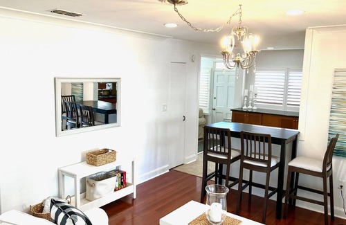 College Park House | Cozy cottage in the heart of College Park Orlando. Close to DT and theme parks!