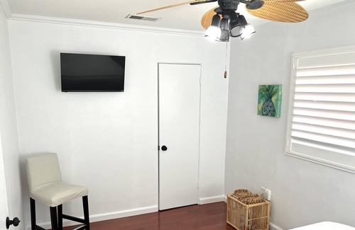 College Park House | Cozy cottage in the heart of College Park Orlando. Close to DT and theme parks!