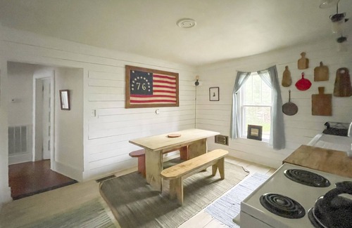 Brevard Cottage | Cozy Cottage in the heart of the Blue Ridge Mountains