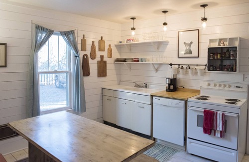 Brevard Cottage | Cozy Cottage in the heart of the Blue Ridge Mountains