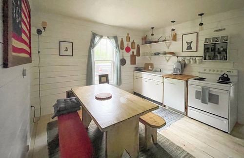 Brevard Cottage | Cozy Cottage in the heart of the Blue Ridge Mountains
