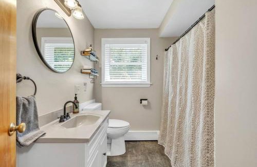 Surry House | Cozy cottage in the woods