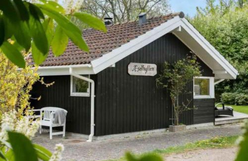 Dronningmolle House | Cozy Cottage Just 200 M From The Beach