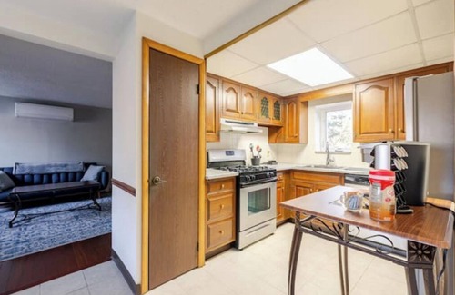Bethlehem House | Cozy Cottage just a 5 minute drive from downtown Bethlehem, PA!