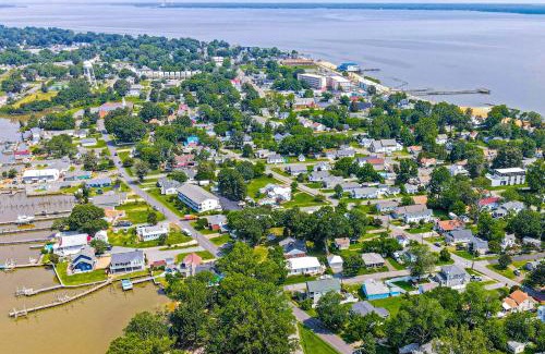 Colonial Beach House | Cozy Cottage Just 2 Blocks From the River!