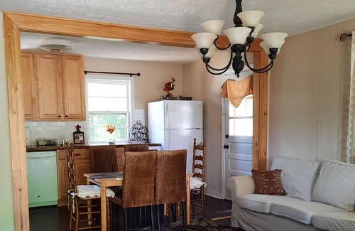 Fuquay-Varina House | Cozy Cottage like a Spa in Downtown Fuquay-Varina