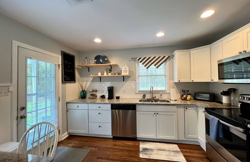 McCutcheon Field Cottage | Cozy Cottage located within minutes of Air Station and Beach - Dogs are Welcome!