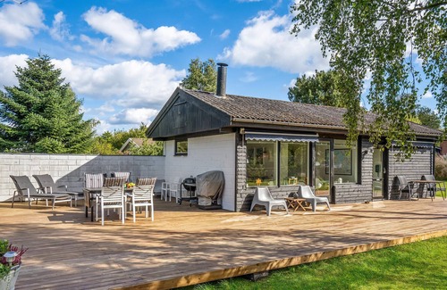 Holbaek House | Cozy cottage located on a large fenced plot.