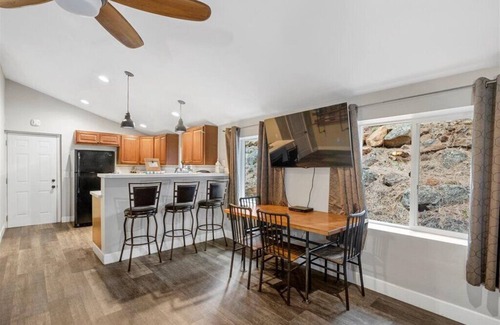 Flagstaff House | Cozy Cottage Located in the pines .Great clean getaway. Master bedroom KING bed.