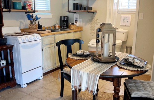 Bay St Louis Cottage | Cozy Cottage minutes to Old Town, Bay Saint Louis and Gulf Coast Beaches ⛱