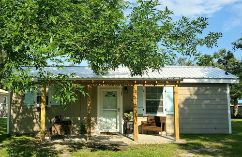 Bay St Louis Cottage | Cozy Cottage minutes to Old Town, Bay Saint Louis and Gulf Coast Beaches ⛱