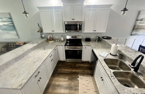 Long Beach Cottage | Cozy Cottage Near Beaches sleeps 4