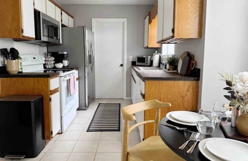 Whitemarsh Island House | Cozy Cottage Near Beach & Downtown Dog Friendly!