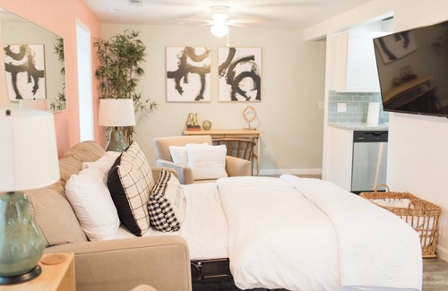 West Ashley House | Cozy Cottage Near Downtown