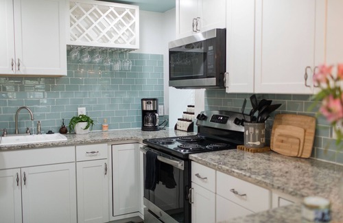 West Ashley House | Cozy Cottage Near Downtown