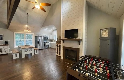 Cadiz House | Cozy Cottage near Lake Barkley.