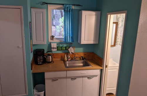 Cave Junction Cottage | Cozy cottage near Caves and Coast