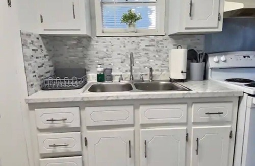 Lake Charles House | Cozy Cottage on Broad great for long-term stays