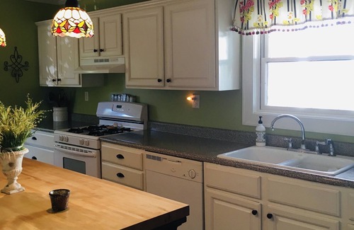Cassopolis House | Cozy Cottage on Diamond Lake - Near Park Shore Marina