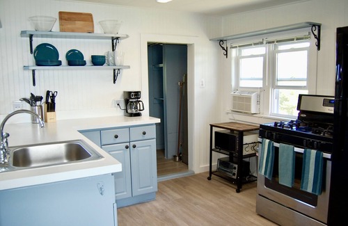 Montauk Cottage | Cozy cottage on Fort Pond Lake.