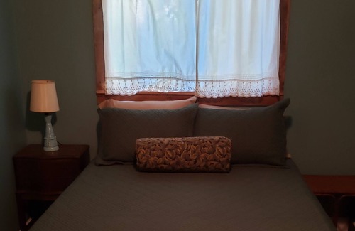 Molalla Cottage | Cozy Cottage on hobby farm in rural historic small town