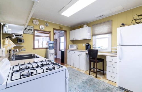McFarland Cottage | Cozy Cottage on Lake Kegonsa