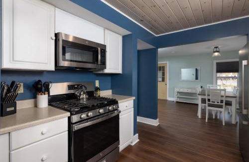 Warrensburg House | Cozy Cottage On Main