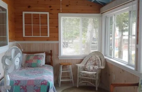 Wakefield Cottage | Cozy cottage on pristine Great East Lake