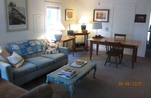 Camden Cottage | Cozy Cottage on the bottom of Mt. Battle within walking distance to town