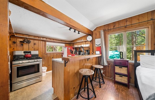 Idyllwild Cabin | Cozy Cottage, on the creek w/hot tub!