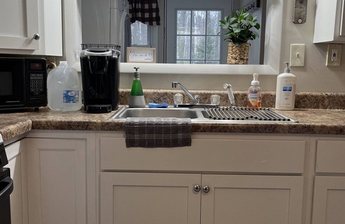 Cadillac Cottage | Cozy Cottage on the Canal