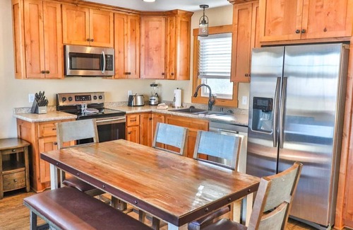 Nisswa Cottage | Cozy Cottage on the Lake off of Paul Bunyan Trail. Walking distance to Nisswa.
