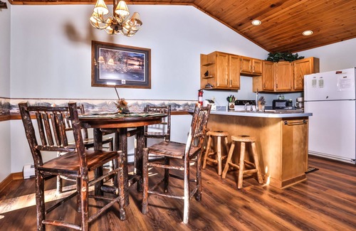 St Germain Cabin | Cozy Cottage Overlooking the beautiful lake!