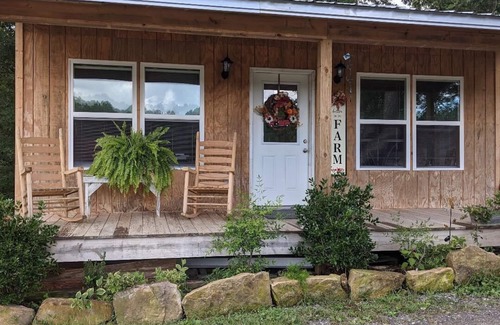 Dunlap Cabin | Cozy cottage @ private lake. Able to accommodate 3 travelers for summer season