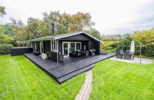 Falen House | Cozy Cottage Retreat in Bork Havn-By Traum