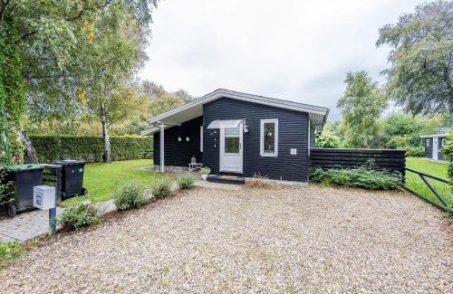 Falen House | Cozy Cottage Retreat in Bork Havn-By Traum