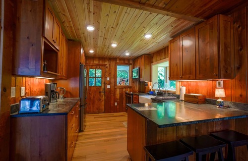 Northport Cottage | Cozy Cottage Retreat with Sandy Beach on Grand Traverse Bay
