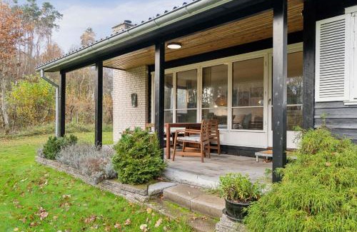 Lyngsbæk Strand House | Cozy Cottage Steps From Lyngsbæk Beach